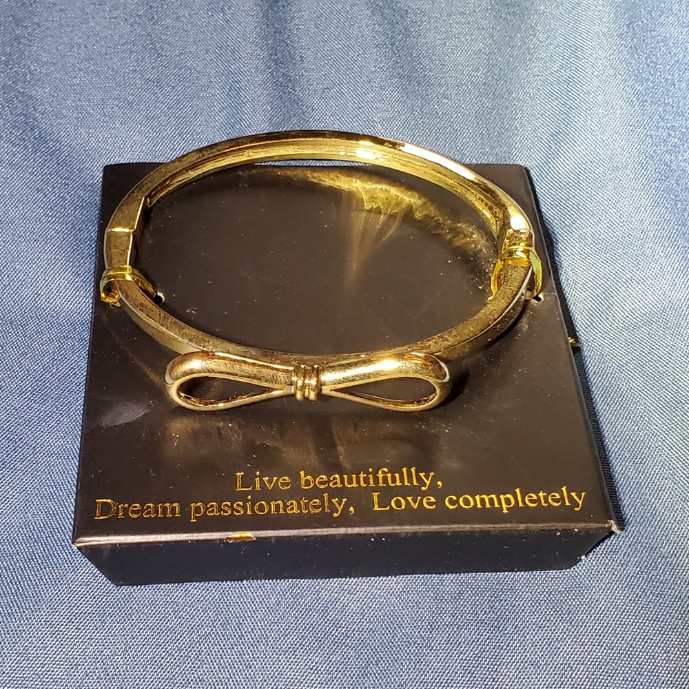 Ladies bracelet